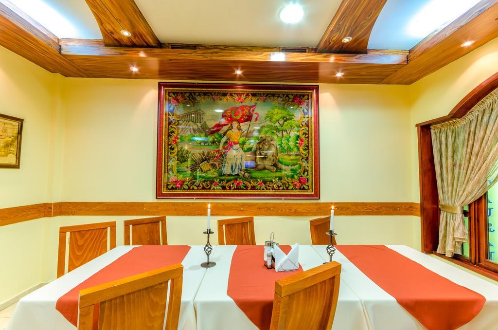 Hotel Cosmos Asenovgrad Exterior foto